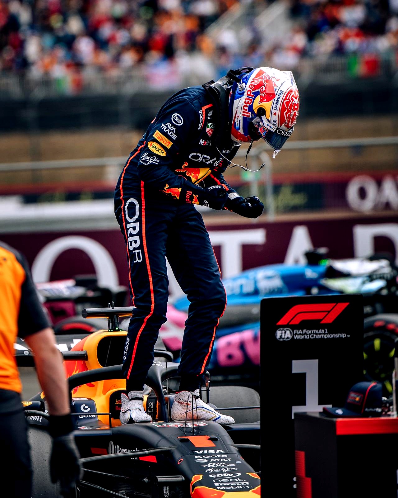 红牛二队轻取红牛车队，塞恩斯惊艳四座