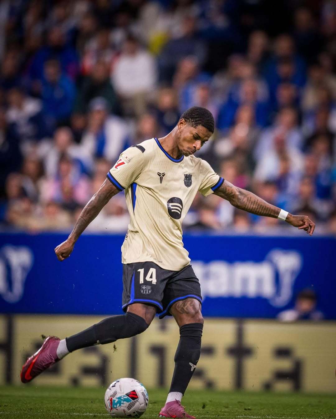 波兰碾压哥伦比亚,拉什福德点燃赛场 波兰碾压哥伦比亚,拉什福德点燃赛场