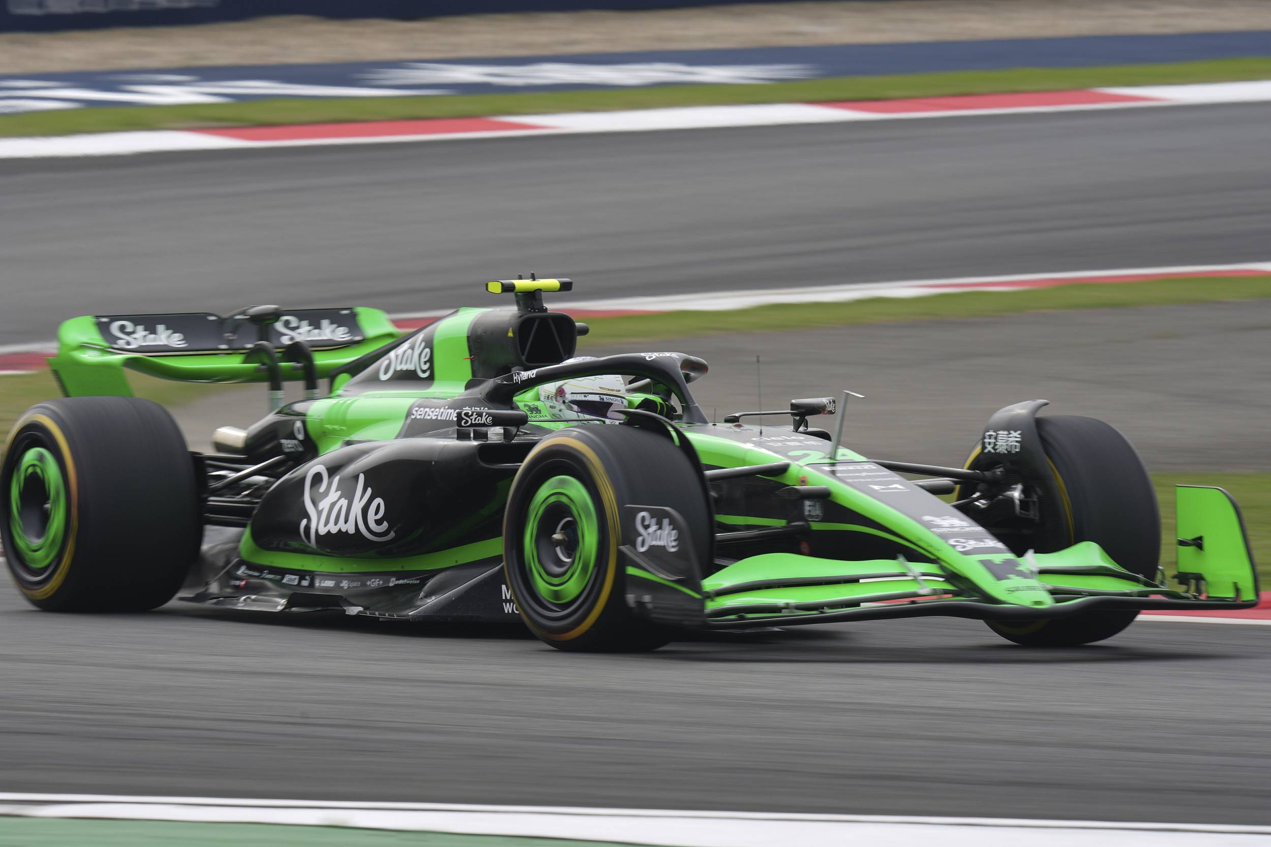 红牛车队碾压红牛二队,周冠宇惊艳四座 红牛车队碾压红牛二队,周冠宇惊艳四座