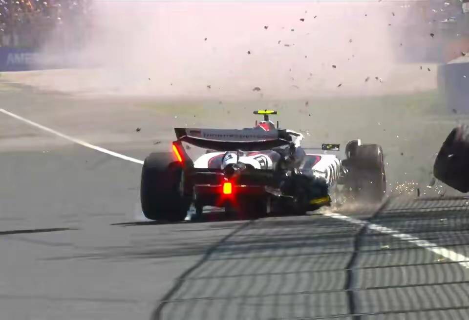 哈斯车队鏖战索伯车队，皮亚斯特里高光表现