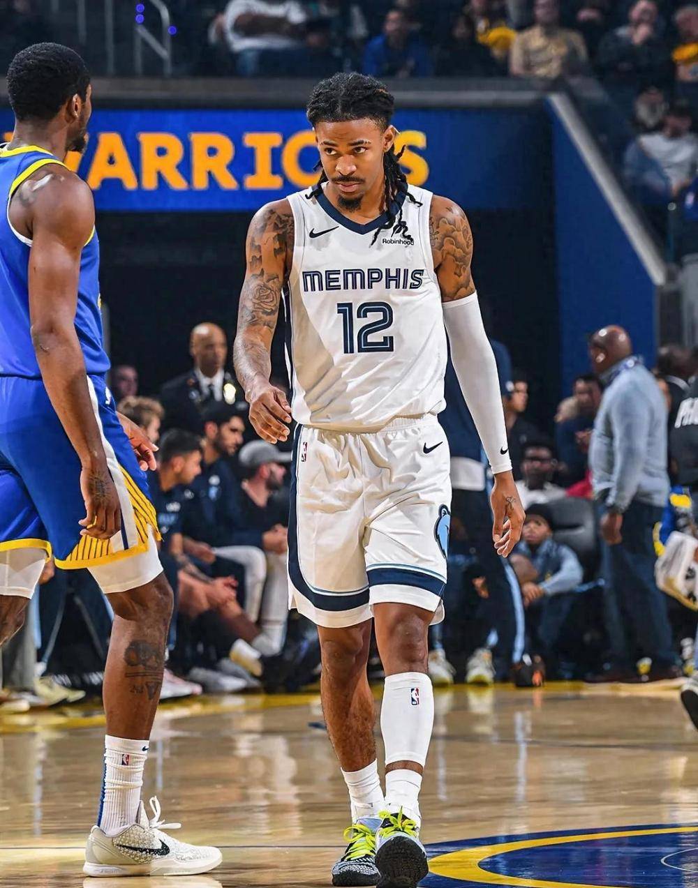 湖人B队险胜勇士B队,莫兰特完成帽子戏法 湖人B队险胜勇士B队,莫兰特完成帽子戏法