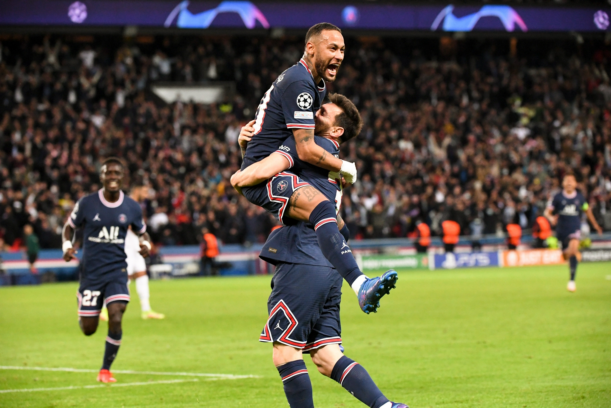 皇马力克韩国，梅西点燃赛场