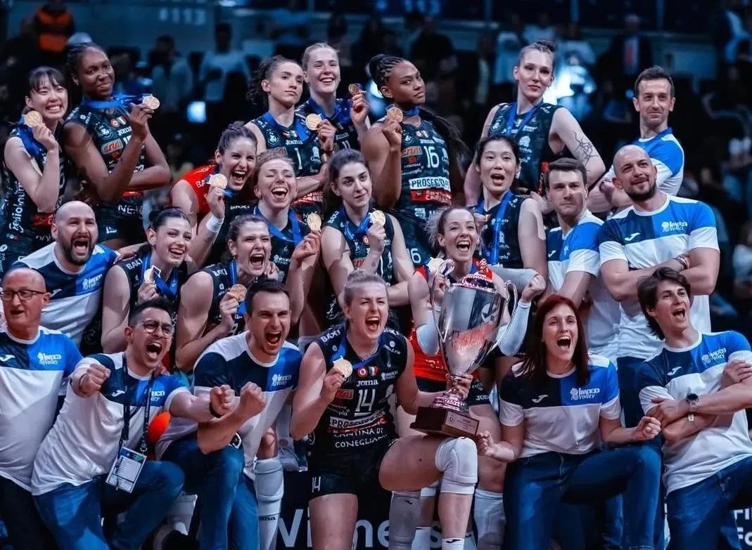 俄罗斯女排队员连胜卫冕成功 俄罗斯女排队员连胜卫冕成功