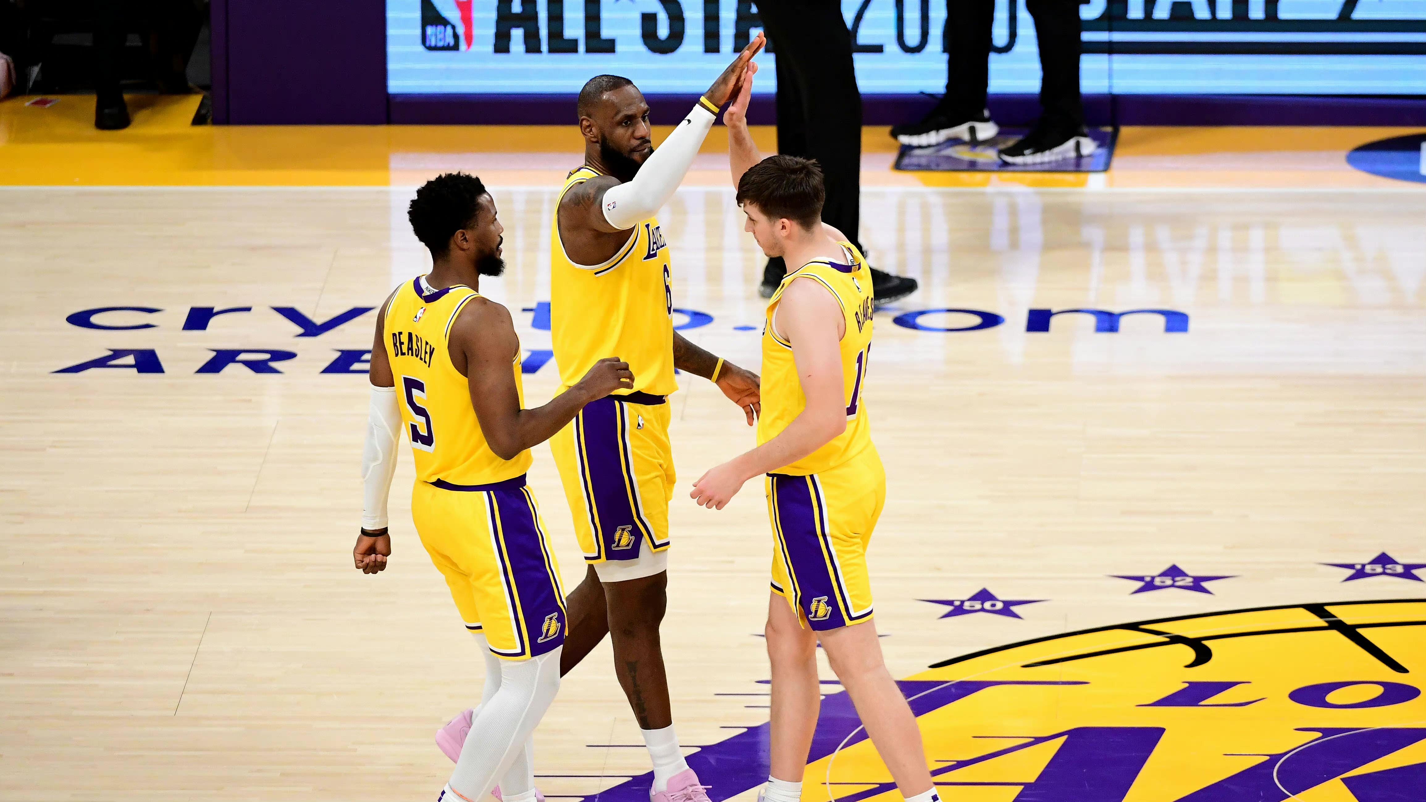 四川队完胜湖人,塔图姆点燃赛场 四川队完胜湖人,塔图姆点燃赛场