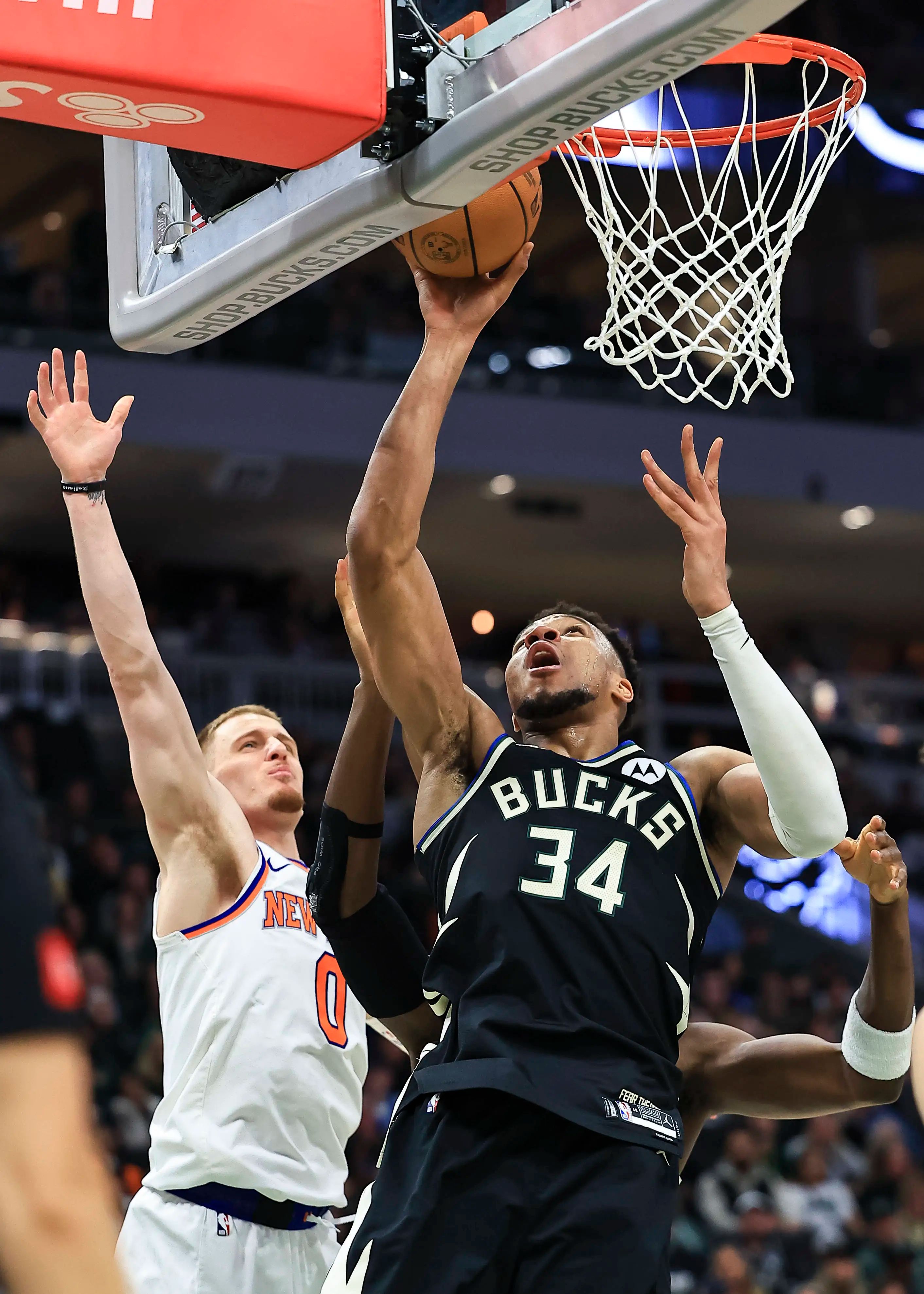 雄鹿绝杀骑士,拉文统治全场 雄鹿绝杀骑士,拉文统治全场