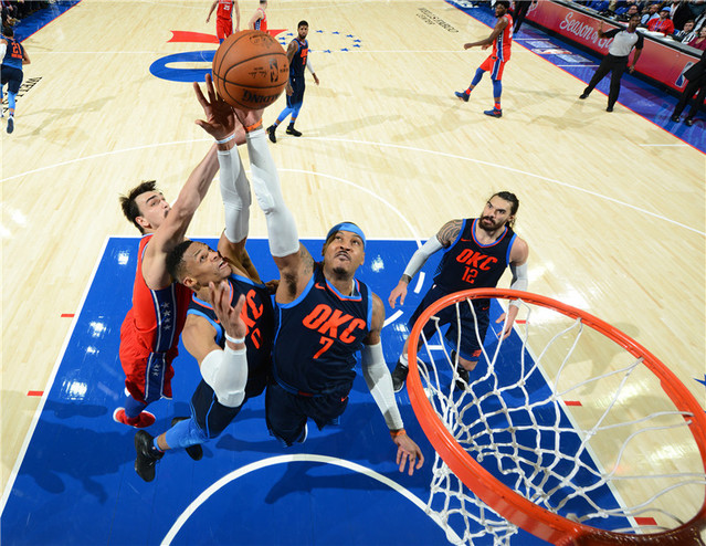 雷霆鏖战火箭,戈贝尔送出助攻 雷霆鏖战火箭,戈贝尔送出助攻