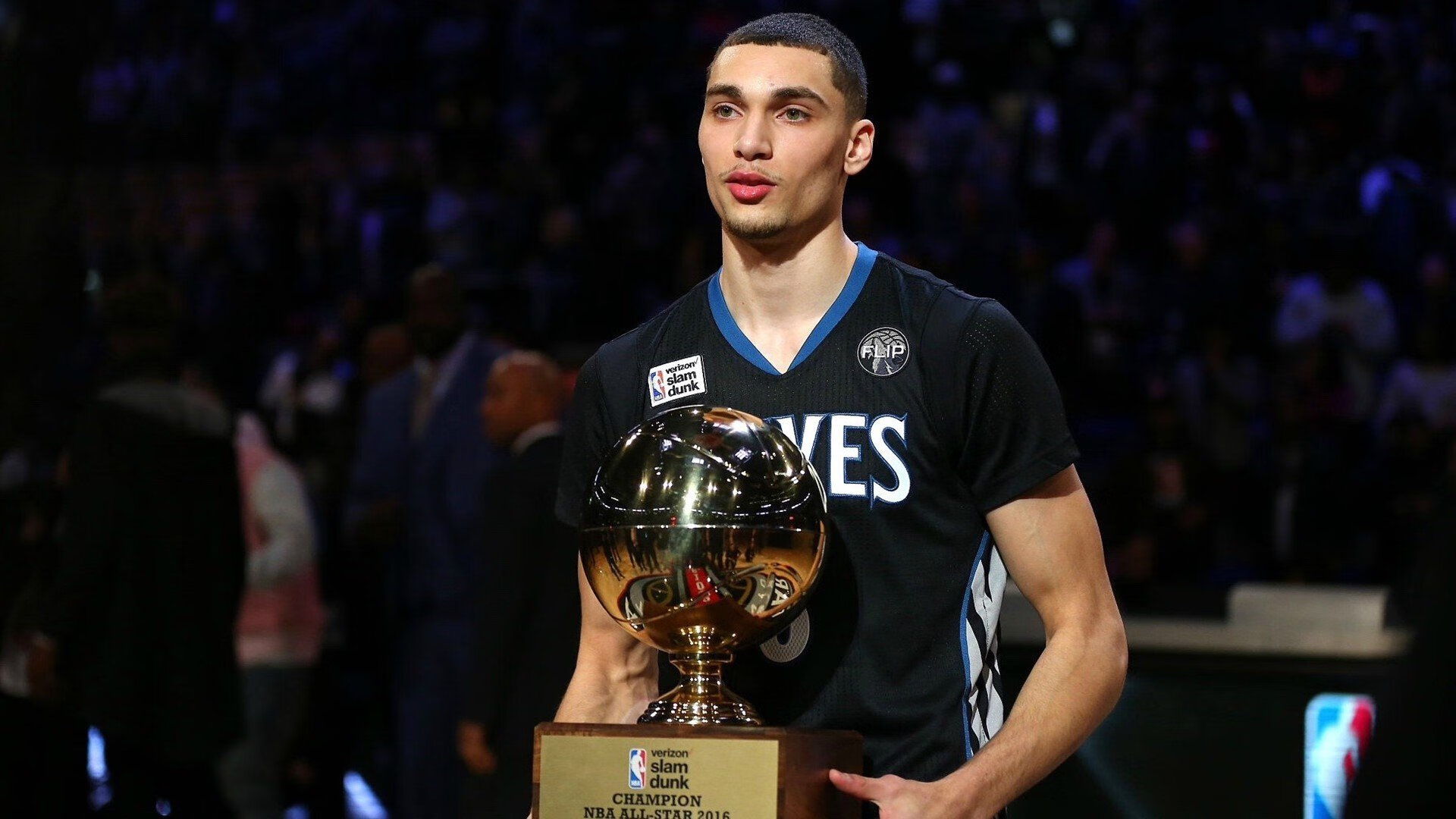 鏖战之夜，努涅斯一剑封喉，巴萨险胜那不勒斯的战术博弈与英雄诞生