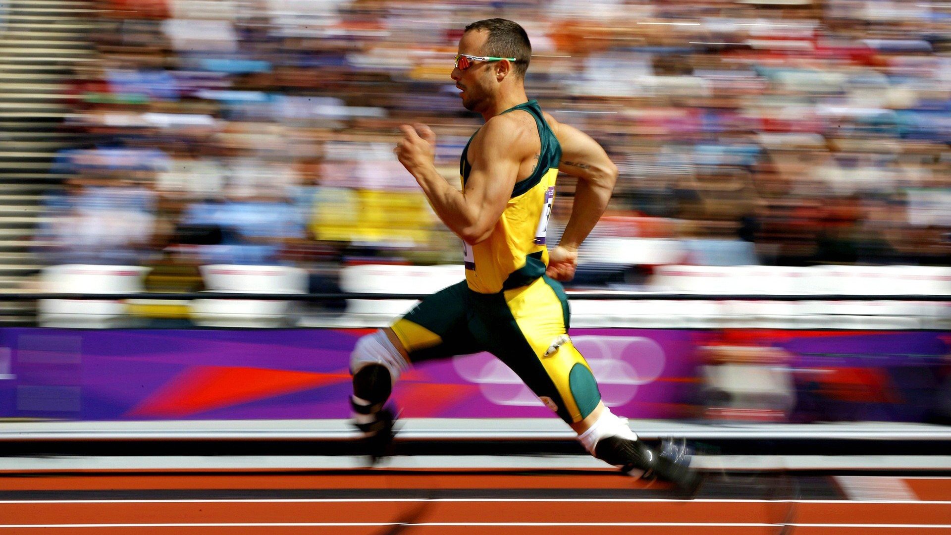 绿茵场上的国家德比与篮球馆内的东部对决，体育之夜的激情交响