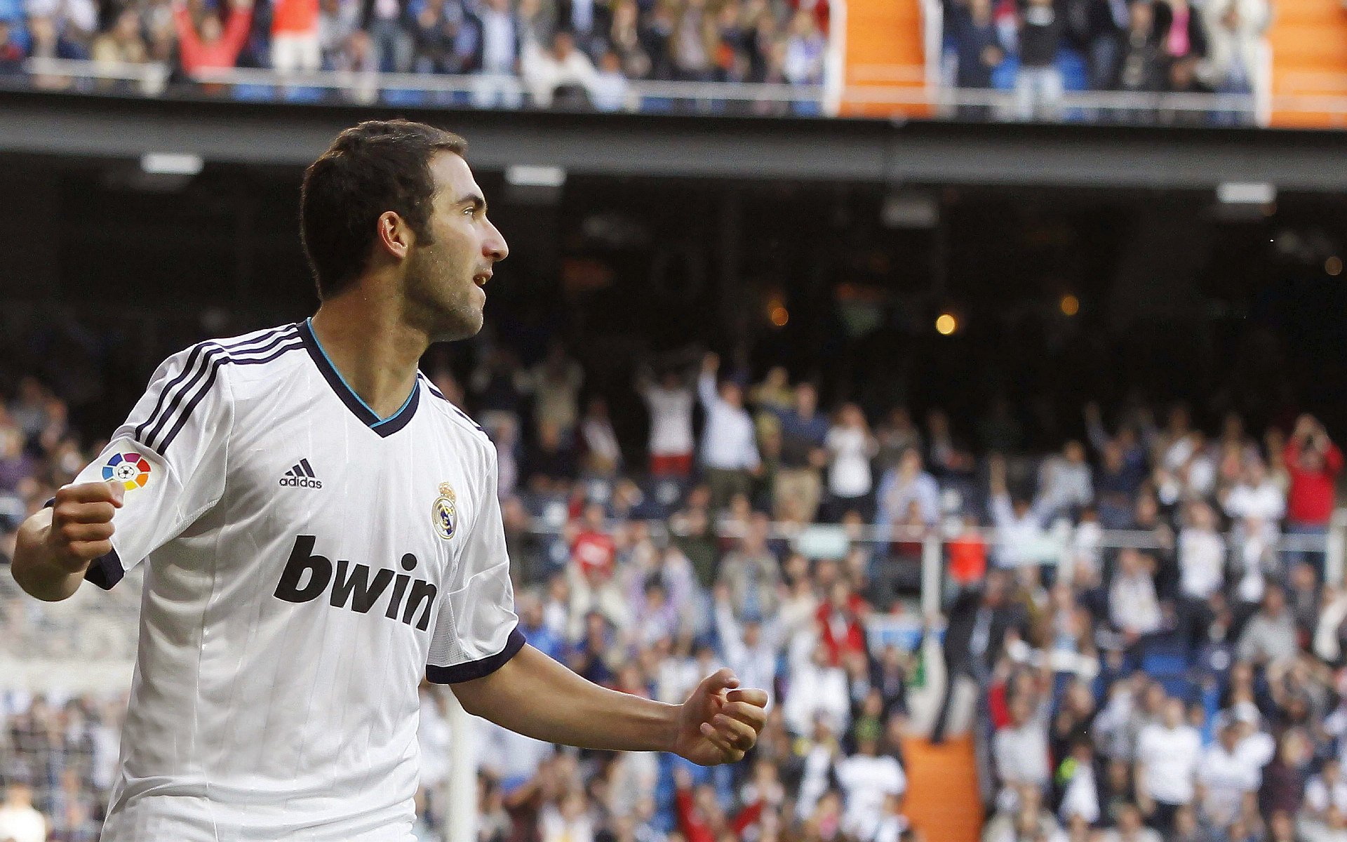 梅赛德斯轻取红牛车队,佩雷兹高光表现改写F1格局