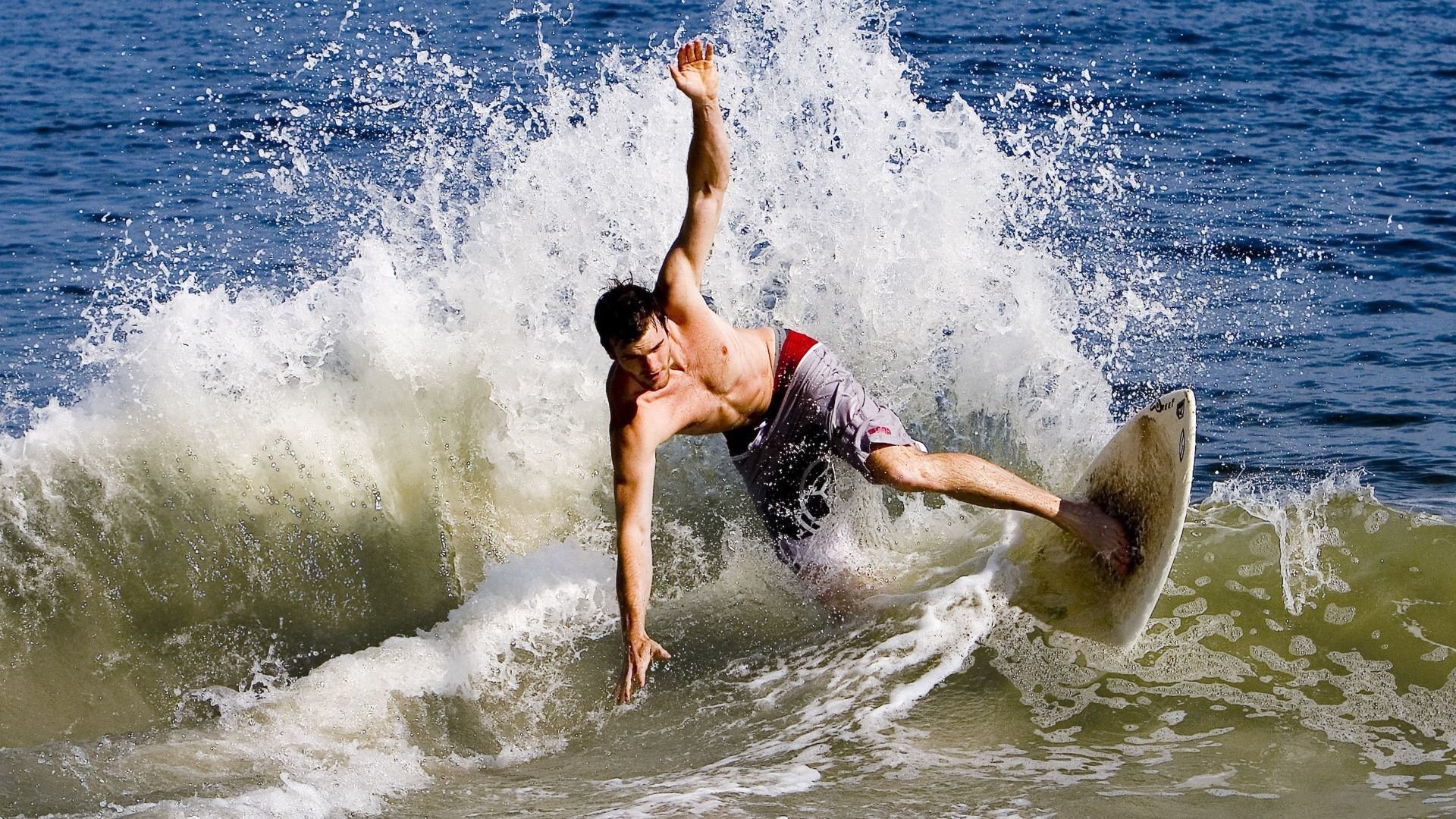 奥亚尔萨瓦尔导演逆转好戏,国际米兰客场横扫利物浦震撼欧洲